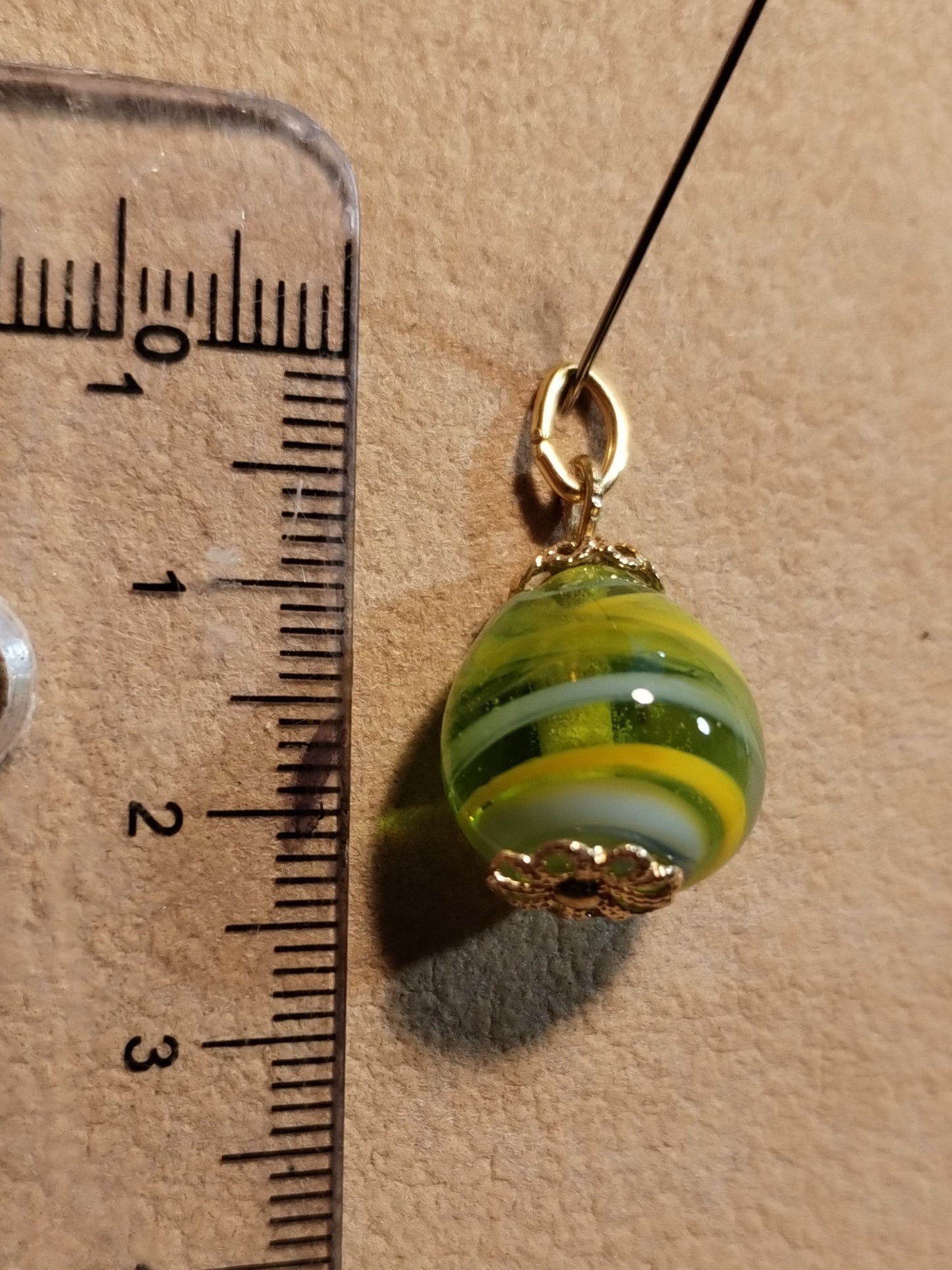 10 Pendentifs "Oeuf Pâques en Perles de verre"