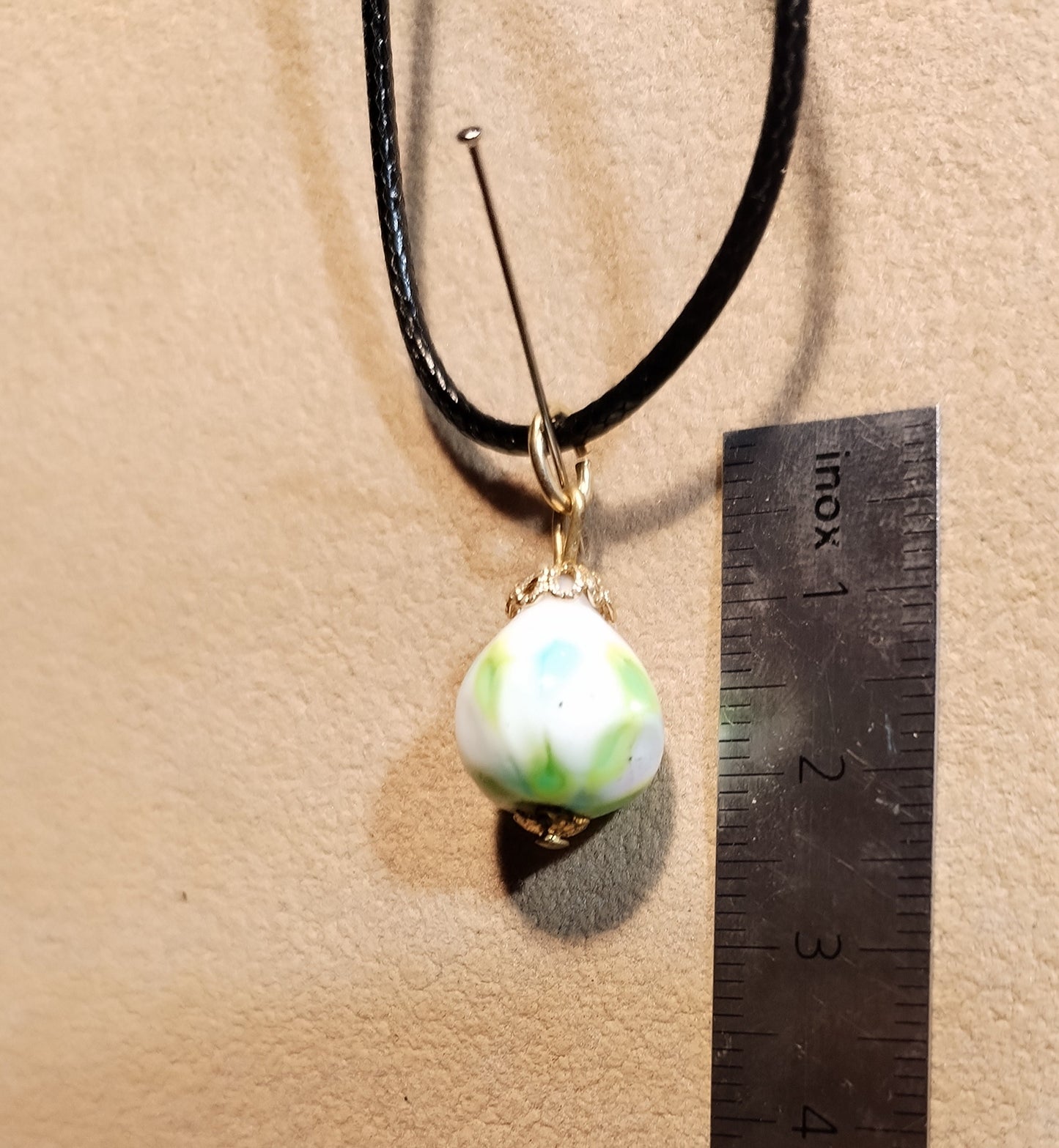 10 Pendentifs "Oeuf Pâques en Perles de verre"