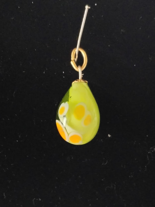 P13 vp- Pendentif "Oeuf de Pâques" en Perles de verre