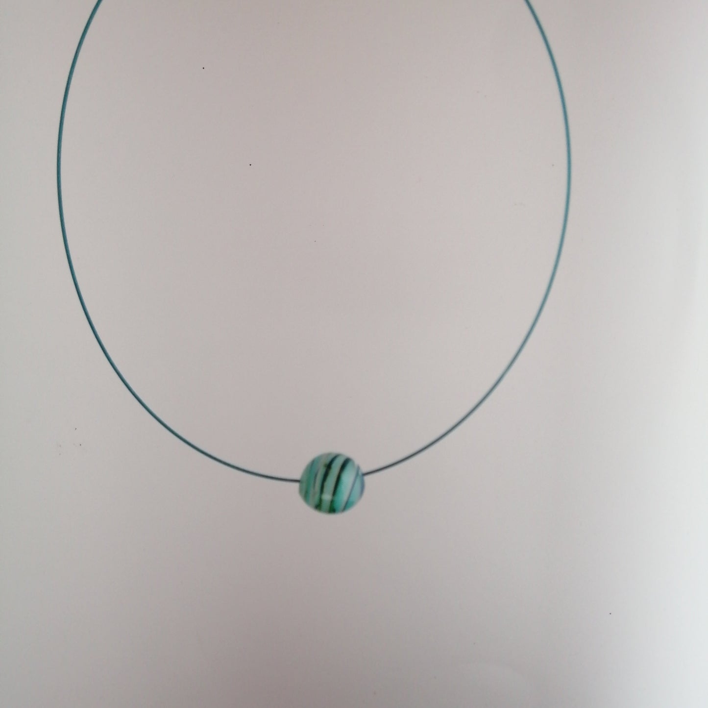 Collier une perle de verre twist bleu vert